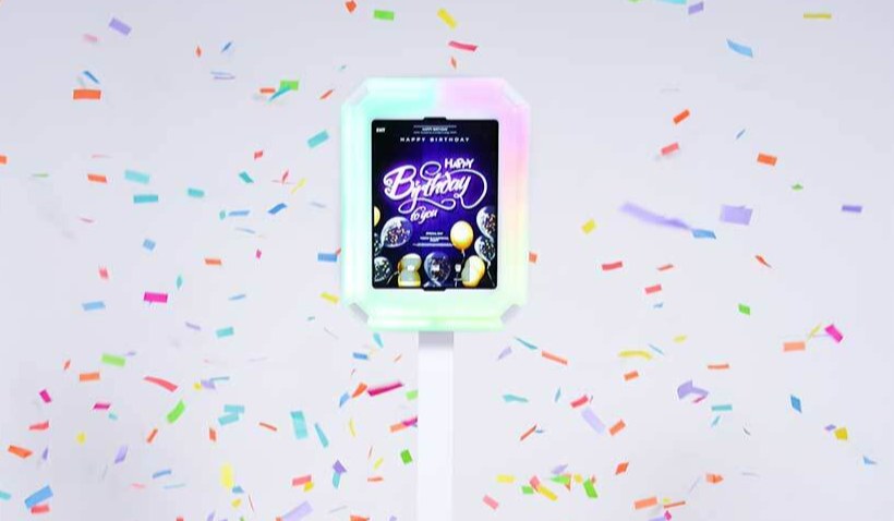 MixUp Mini on a floor stand in a bright confetti scene